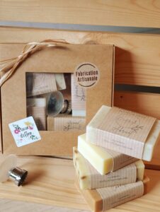 Coffret Plaisir avec 4 savons artisanaux naturels et aimant